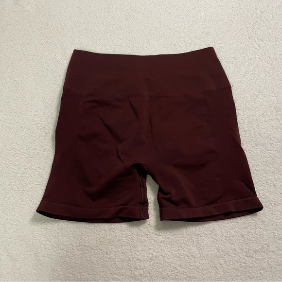 Alphalete Amplify Short 4.5" - Sangria - Picture 2 of 8